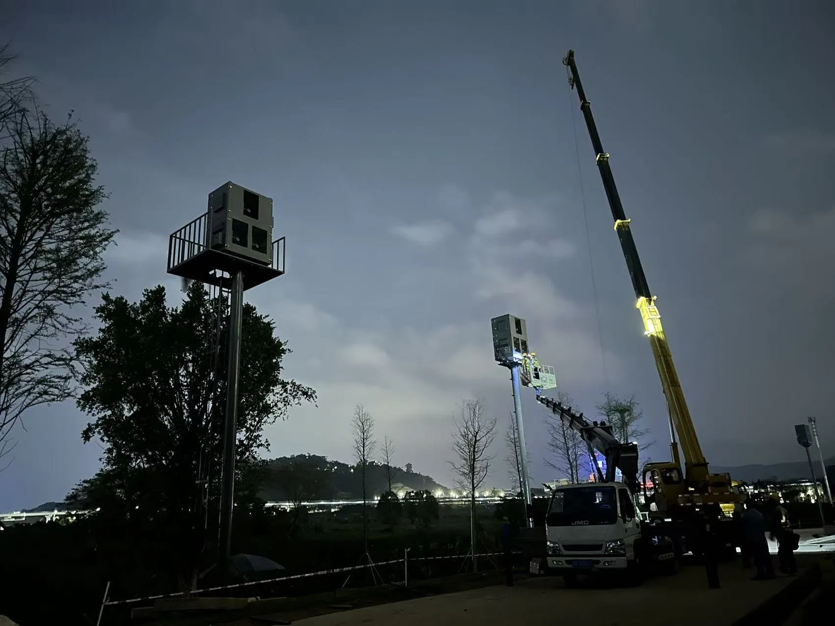 Outdoor-projector-housing-转换自-jpg
